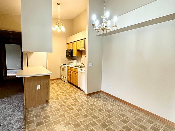 3rd image of 15785 Lakeside Dr APT 5