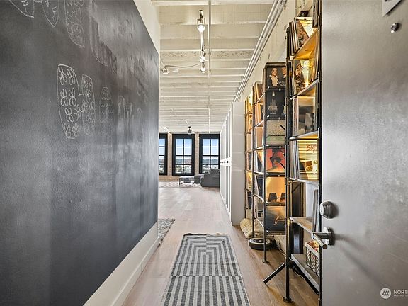 4th image of 1120 Cliff Avenue #406