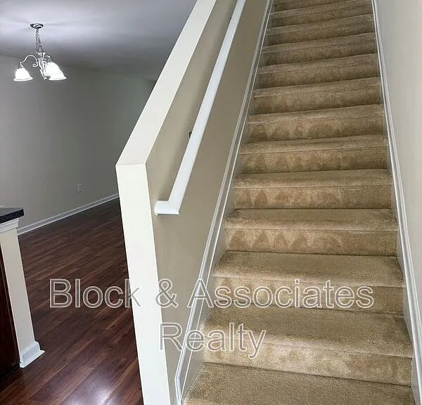 8527 Quarton Dr — Photo 11