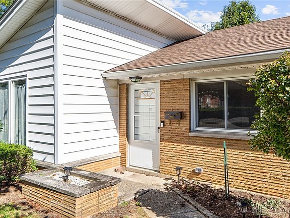 3rd image of 3872 Maryknoll Dr
