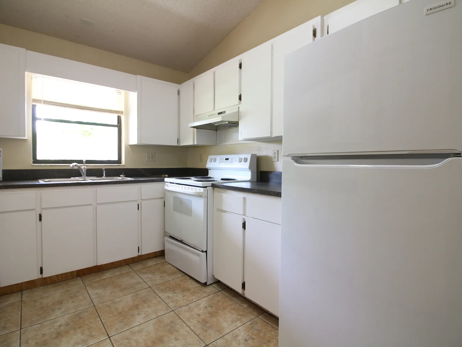 3 bed, 1300 sqft, $1,795 — Photo 3