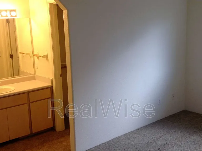 804 Corey Dr — Photo 17