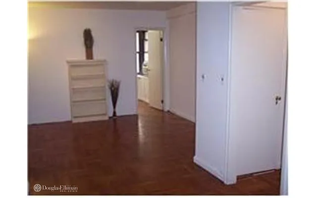 Rented by Douglas Elliman | media 29