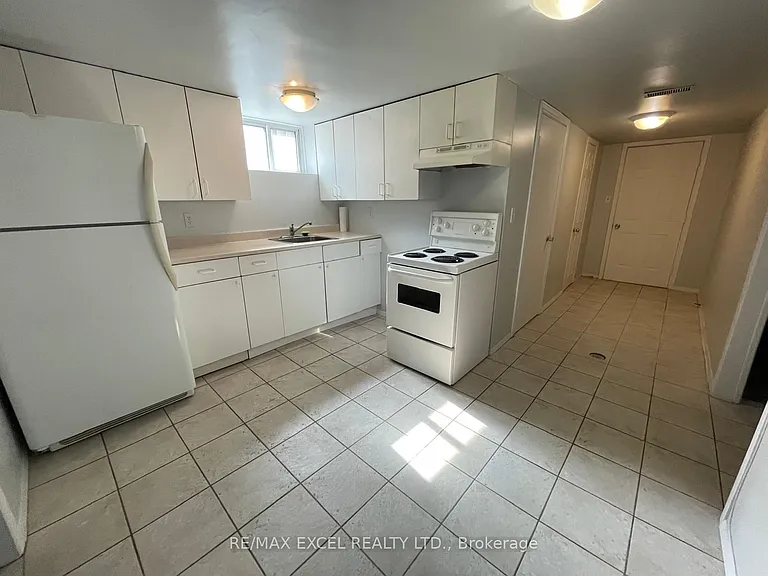 244 Demaine Cres #BASEMENT — Photo 4