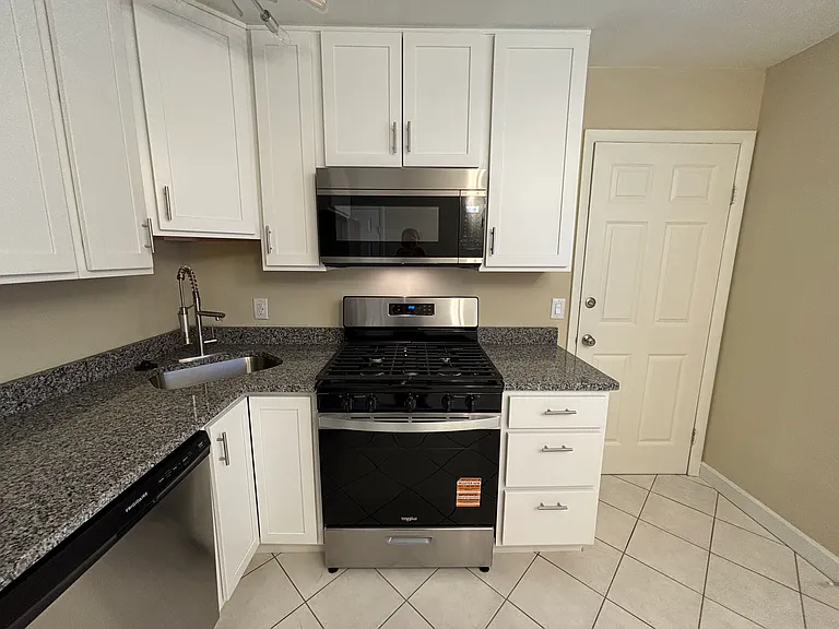3912 La Rosa Dr — Photo 7