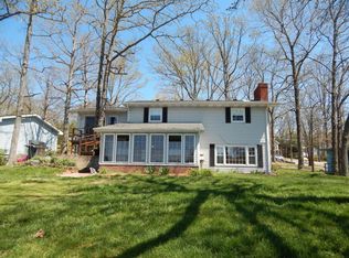 13029 N Shoreland Dr, Marion, IL 62959