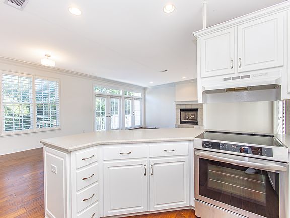 3rd image of 210 E Government St E Unit E