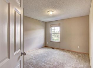 11023 Oak Grove Cir UNIT B, Woodbury, MN 55129