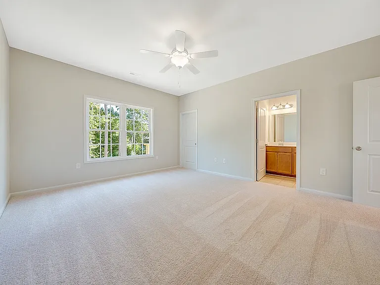 956 Carriage Pkwy — Photo 29
