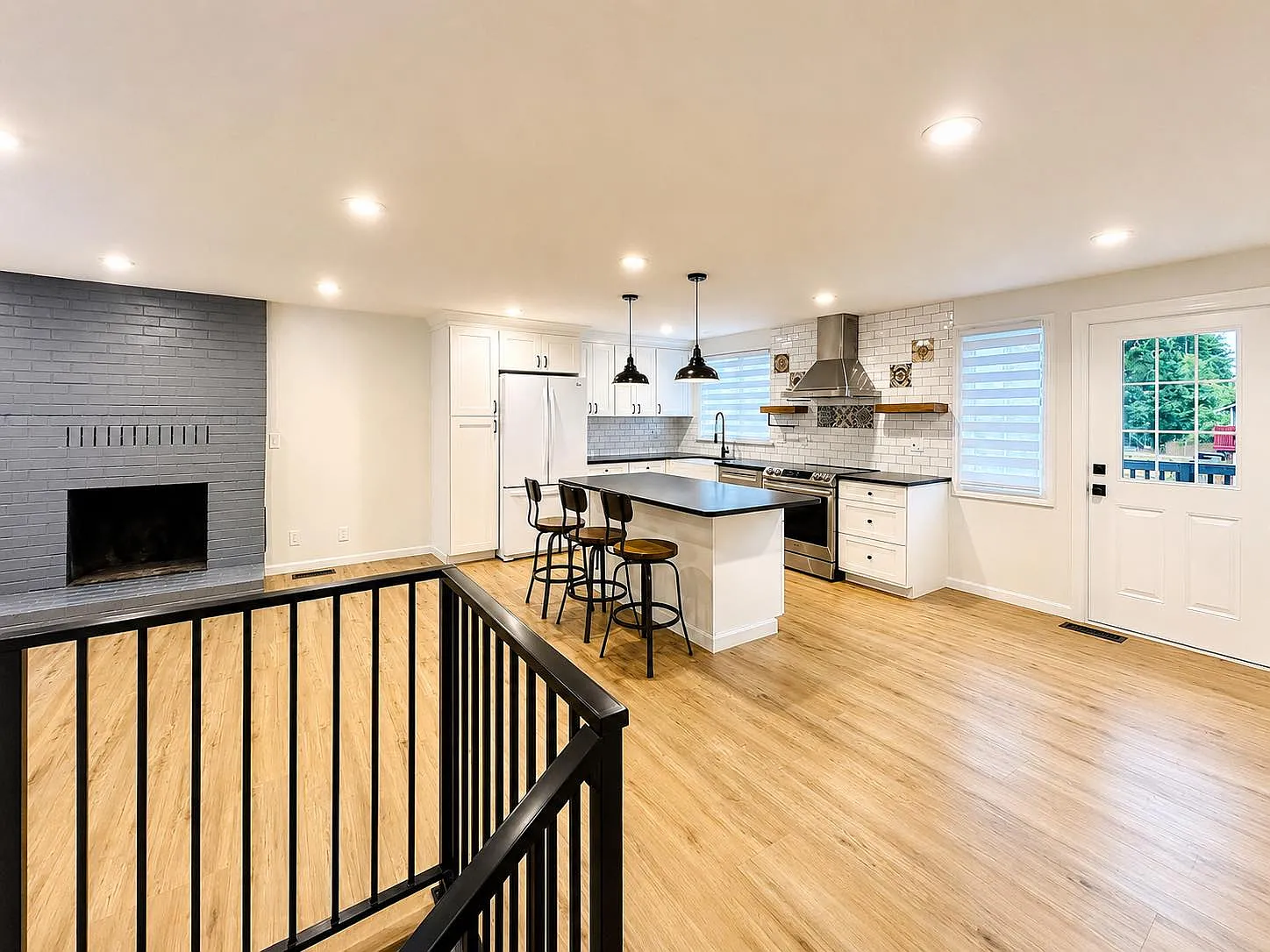 4 bed, 1850 sqft, $3,200 — Photo 2
