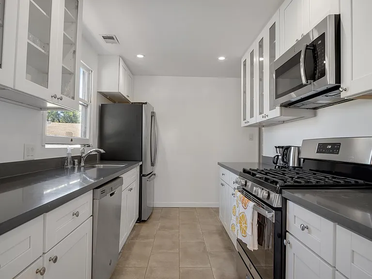 1325 Sacramento St #3 — Photo 9