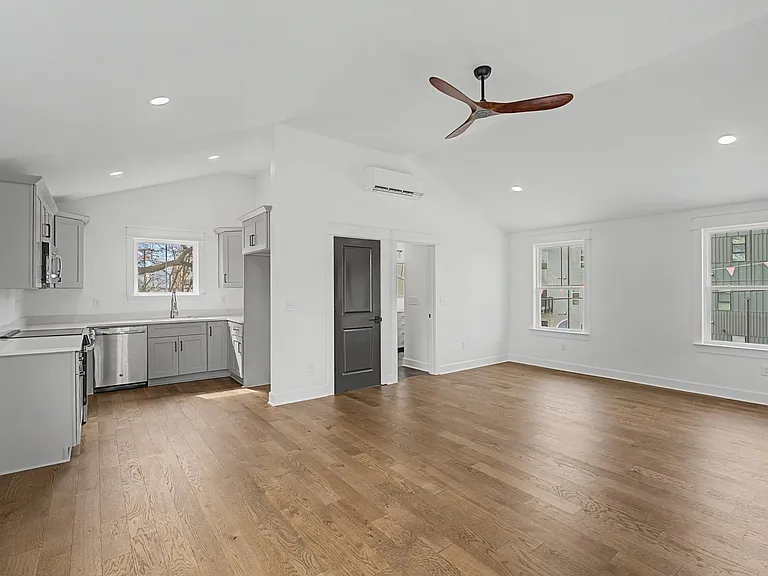 622 N 2nd St — Photo 26