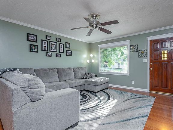 4th image of 3031 Legion Park Dr