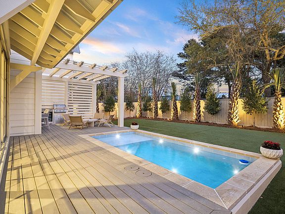 3rd image of 28 E Willow Mist Rd