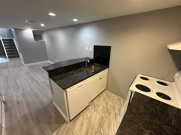 3rd image of 2110-12 South St #21102