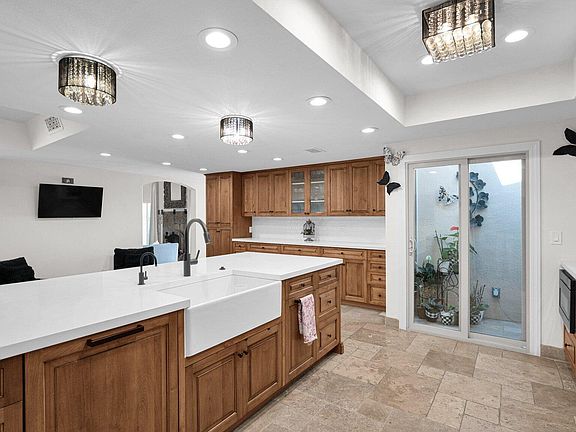 4th image of 6932 E MONTECITO Avenue