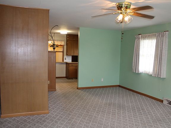 4th image of 828 E 1st St