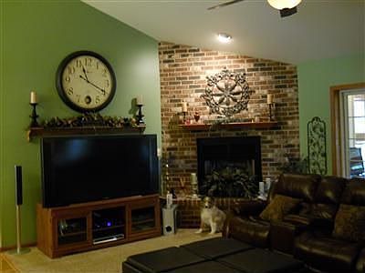 2nd image of 202 E Kellerwood Ct