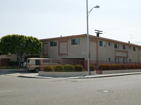 1705 San Marino St Oxnard, Ca 93033 parking is conveniently located in the front carport for this particular apt.