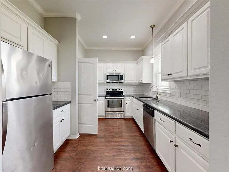 2706 Horse Haven Ln — Photo 8