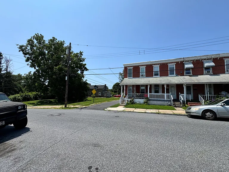 1016 Hill St — Photo 18