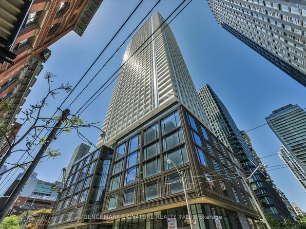 88 Queen St E #1212, Toronto, ON M5C 0B6