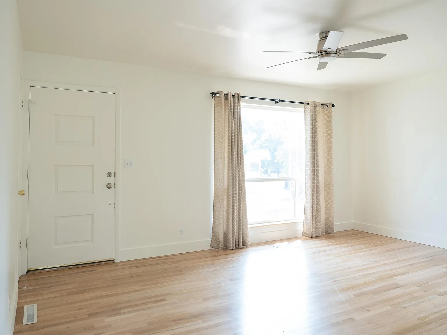 5 bed, 2.0 bath, 2132 sqft, $2,150 — Photo 4