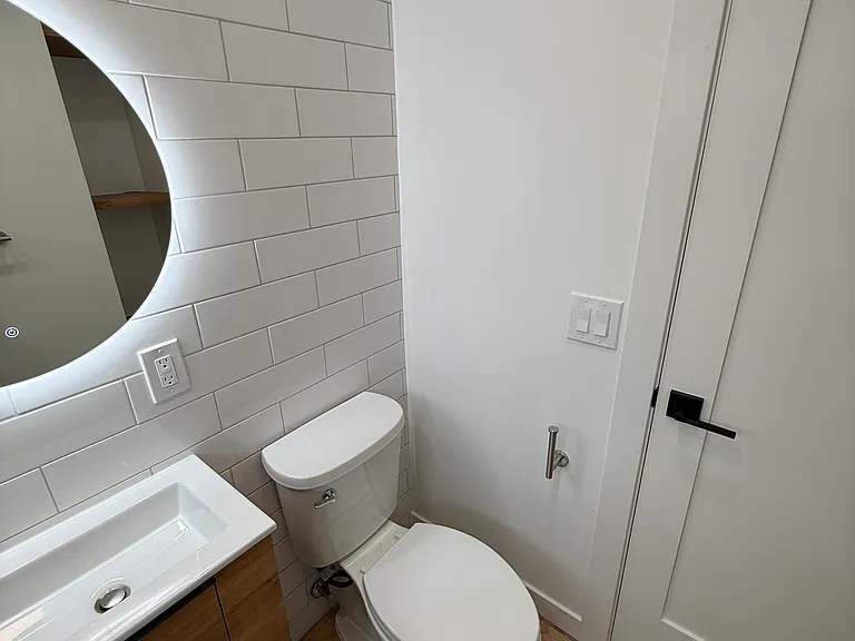 1509 N Hollywood Way #C — Photo 6