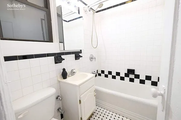 Rented by Sotheby's International Realty | media 6