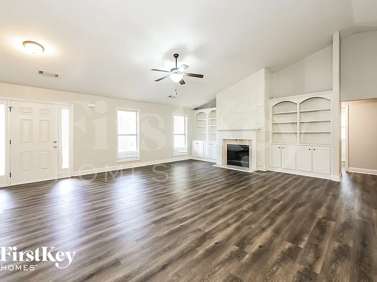 1553 Shoal Creek Dr — Photo 3