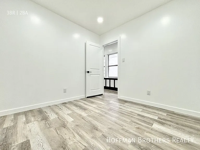 1518 W 11th Pl #1/2 — Photo 9