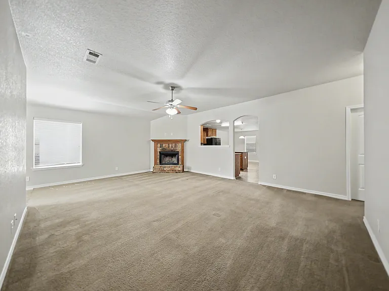408 Bashaw Loop — Photo 8