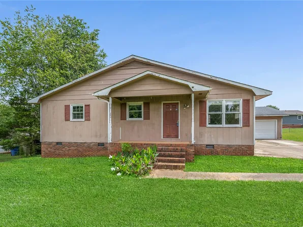 1033 Southfield St, Inman, SC 29349