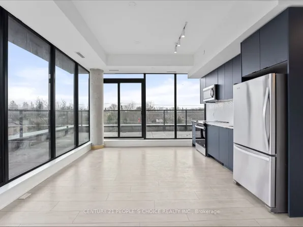 1614 Charles St #Penthouse 517, Whitby, ON L1N 0P4