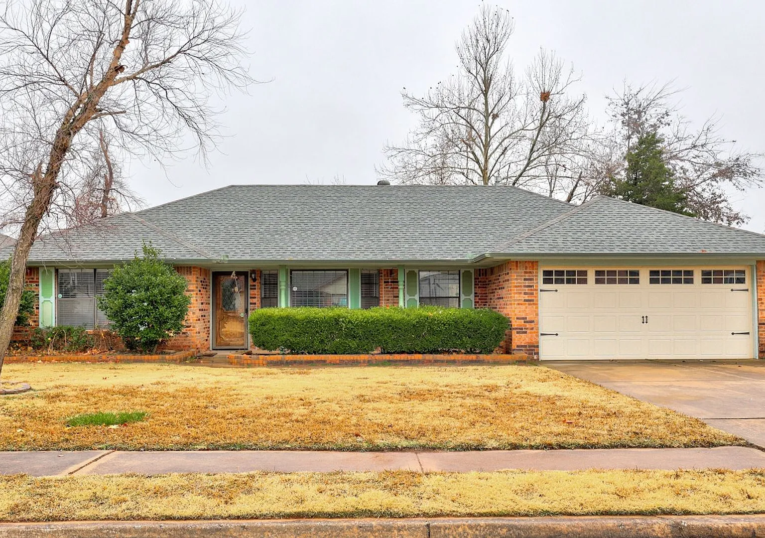 For Lease: Large updated home in Moore! Storm Shelter included! — Photo 1