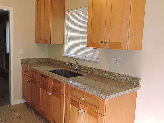 3rd image of 1528 Hudson St APT 4