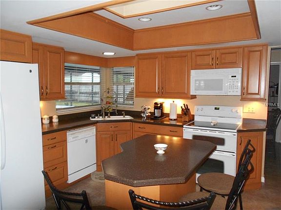 3rd image of 111 Albrighton Dr