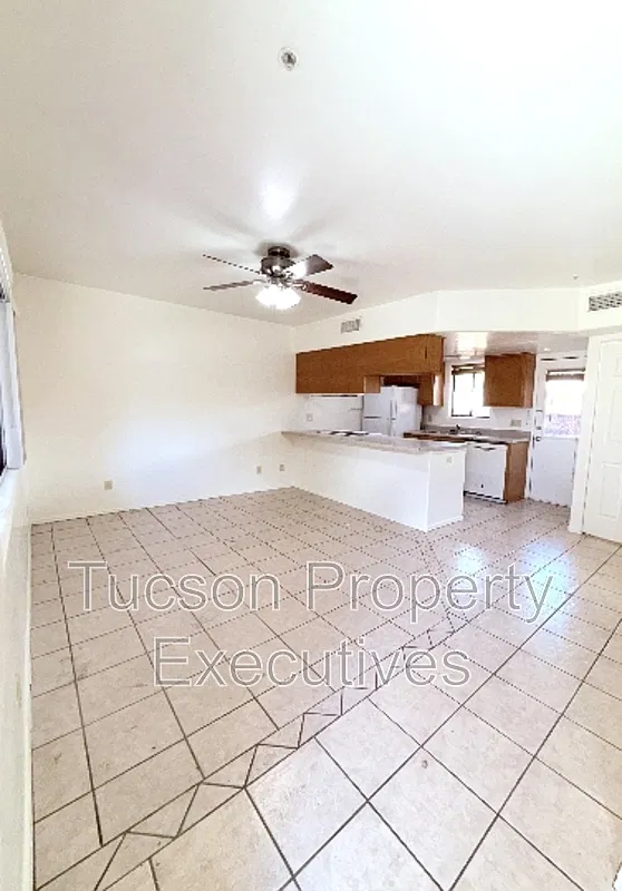 1717 E Glenn St — Photo 1
