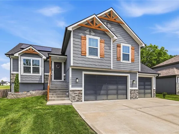 1901 Verbena Ave, Greenwood, MO 64034