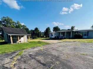 2561 Greenhills Rd, Ravenswood, WV 26164