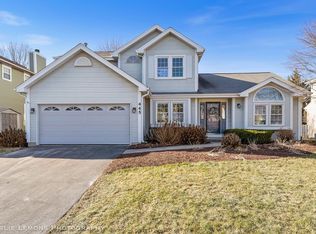 445 Cimarron Dr W, Aurora, IL 60504