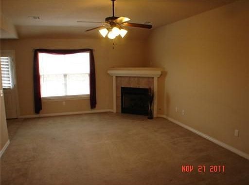 2nd image of 1014 Applewood Cir