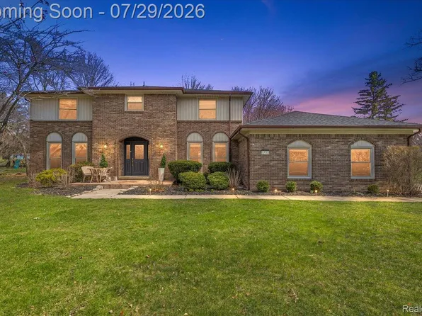 1732 Kilburn Rd N, Rochester Hills, MI 48306