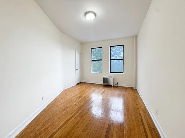 910 Riverside Drive image 10 of 12