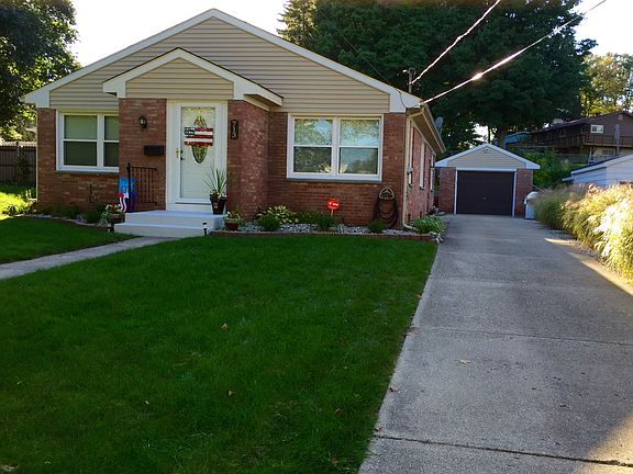 2nd image of 713 Beaumont Dr NW