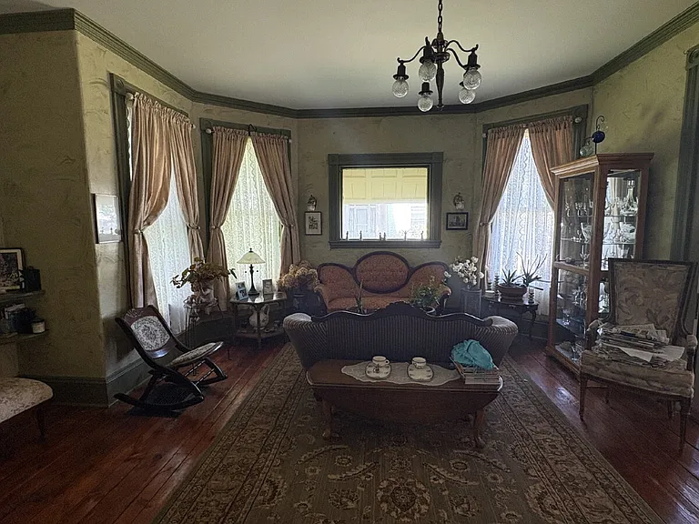 342 Main St — Photo 8