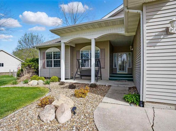 2480 Robbins Ct, Washington, IA 52353