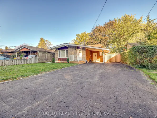 26 Leaside Dr, Saint Catharines, ON L2M 4G5