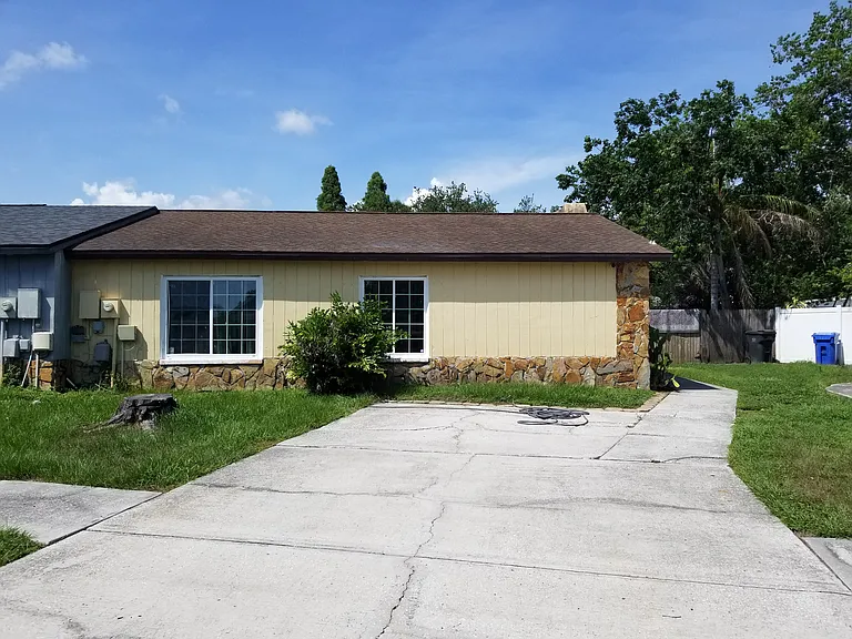 1231 Coolmont Dr — Photo 1