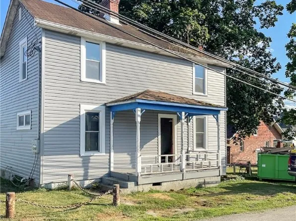 10 McNary St, Houston, PA 15342